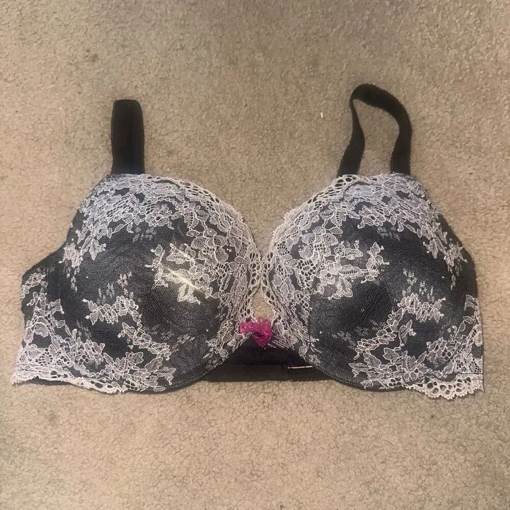Victoria’s Secret Dream Angels push-up 36D black lace bra
